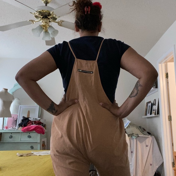 ⭐️I love this jumpsuit!! Earthy orange hue. - Picture 6 of 12